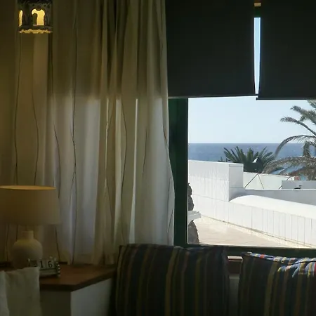 Lanzarote Beachfront On Cucharas With A Sea View *