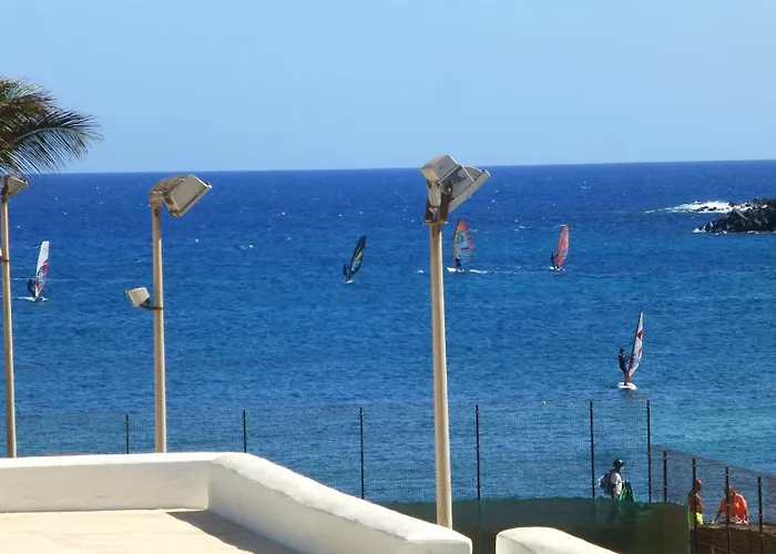 Апартаменты Lanzarote Beachfront On Cucharas With A Sea View Коста-Тегисе