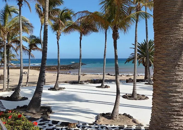 Апартаменты Lanzarote Beachfront On Cucharas With A Sea View *